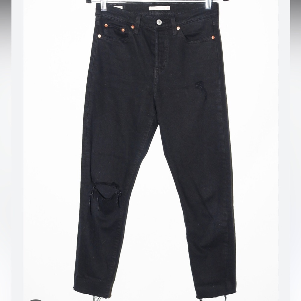 Levi’s Distressed black wedgie raw hem
